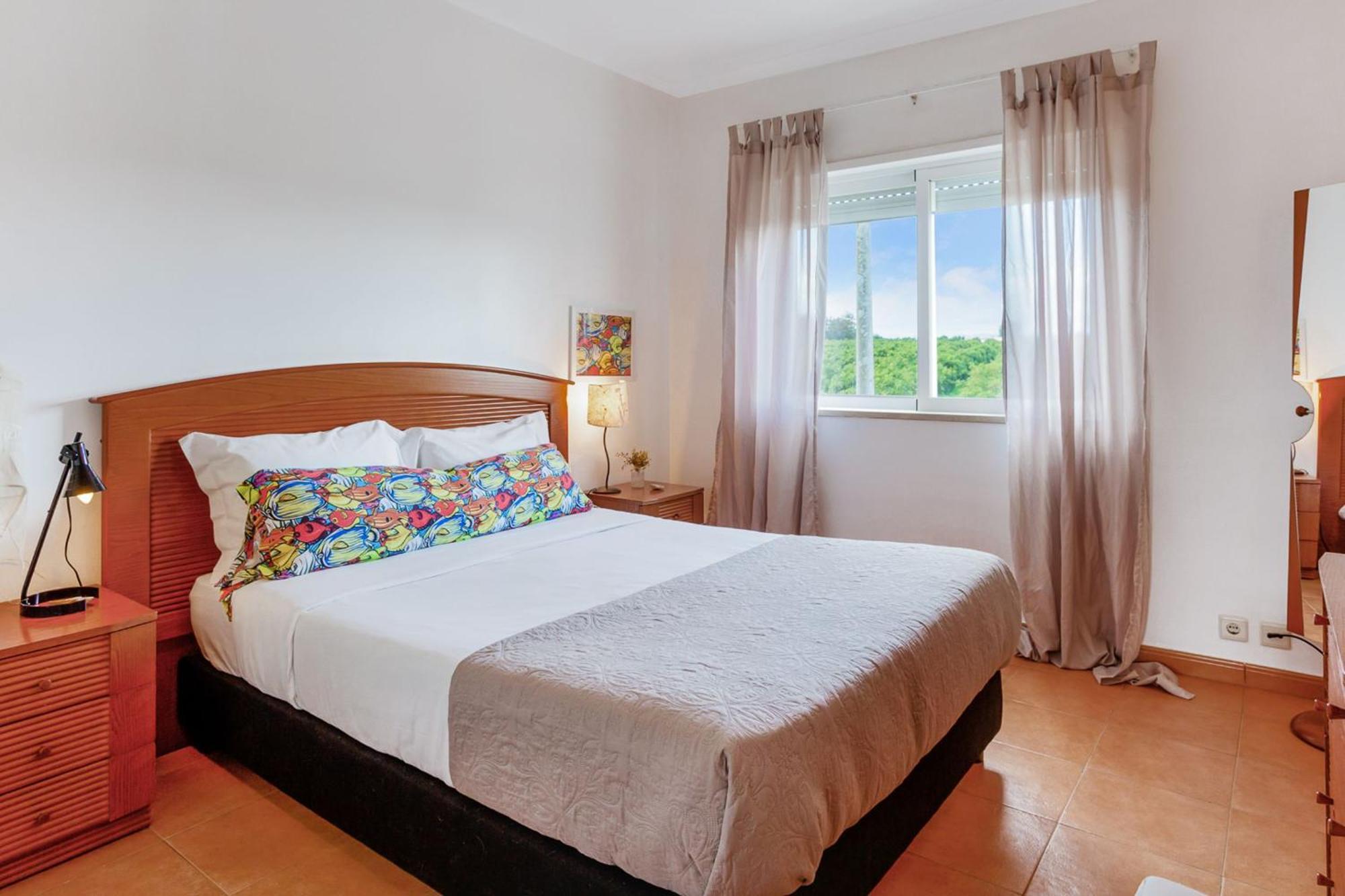 Golden 1 Bdr Flat W/ Balcony & Pool By Lovelystay 카바나스데타비라 외부 사진